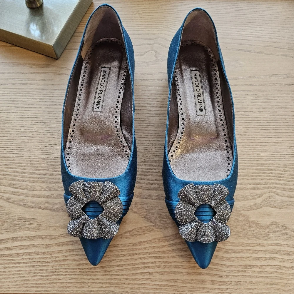 Manolo Blahnik Sinal Wave-Embellished Buckle Satin Flats, Blue - Picture 8 of 8